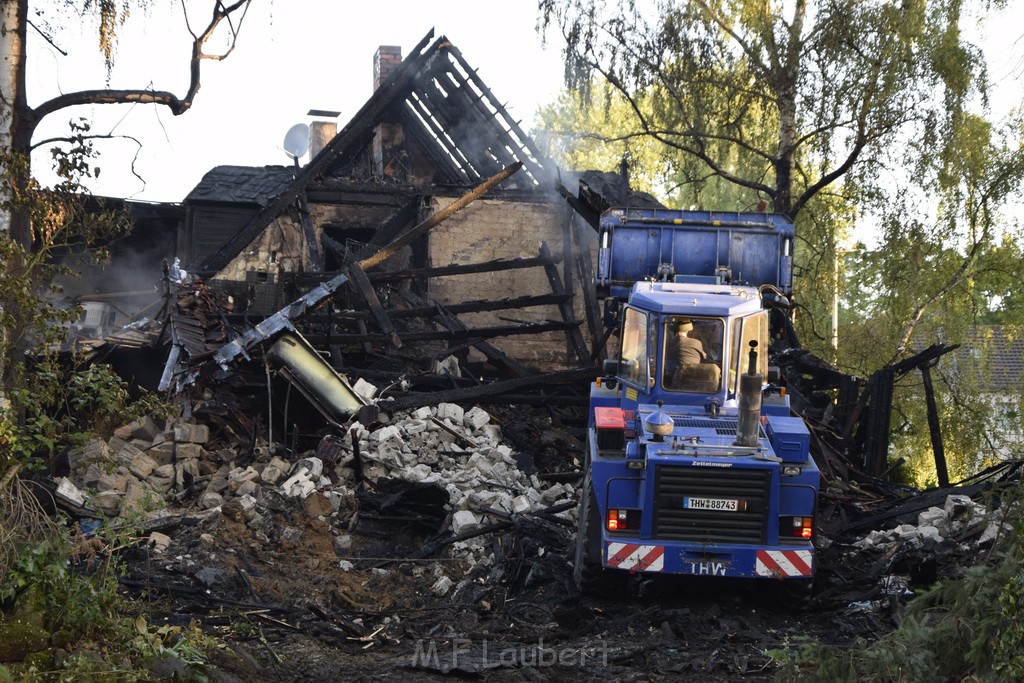 Grossfeuer Einfamilienhaus Siegburg Muehlengrabenstr P1054.JPG - Miklos Laubert